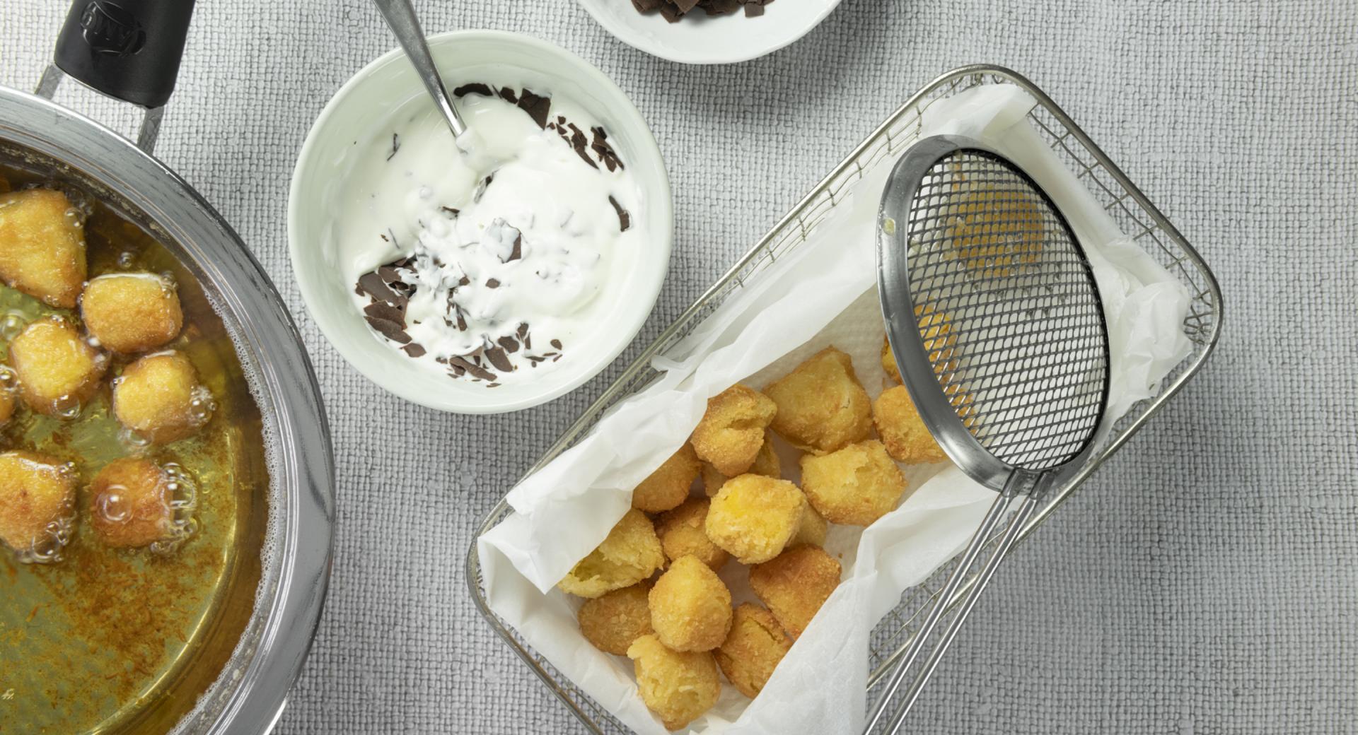 Panierte Früchte mit Stracciatella-Dip