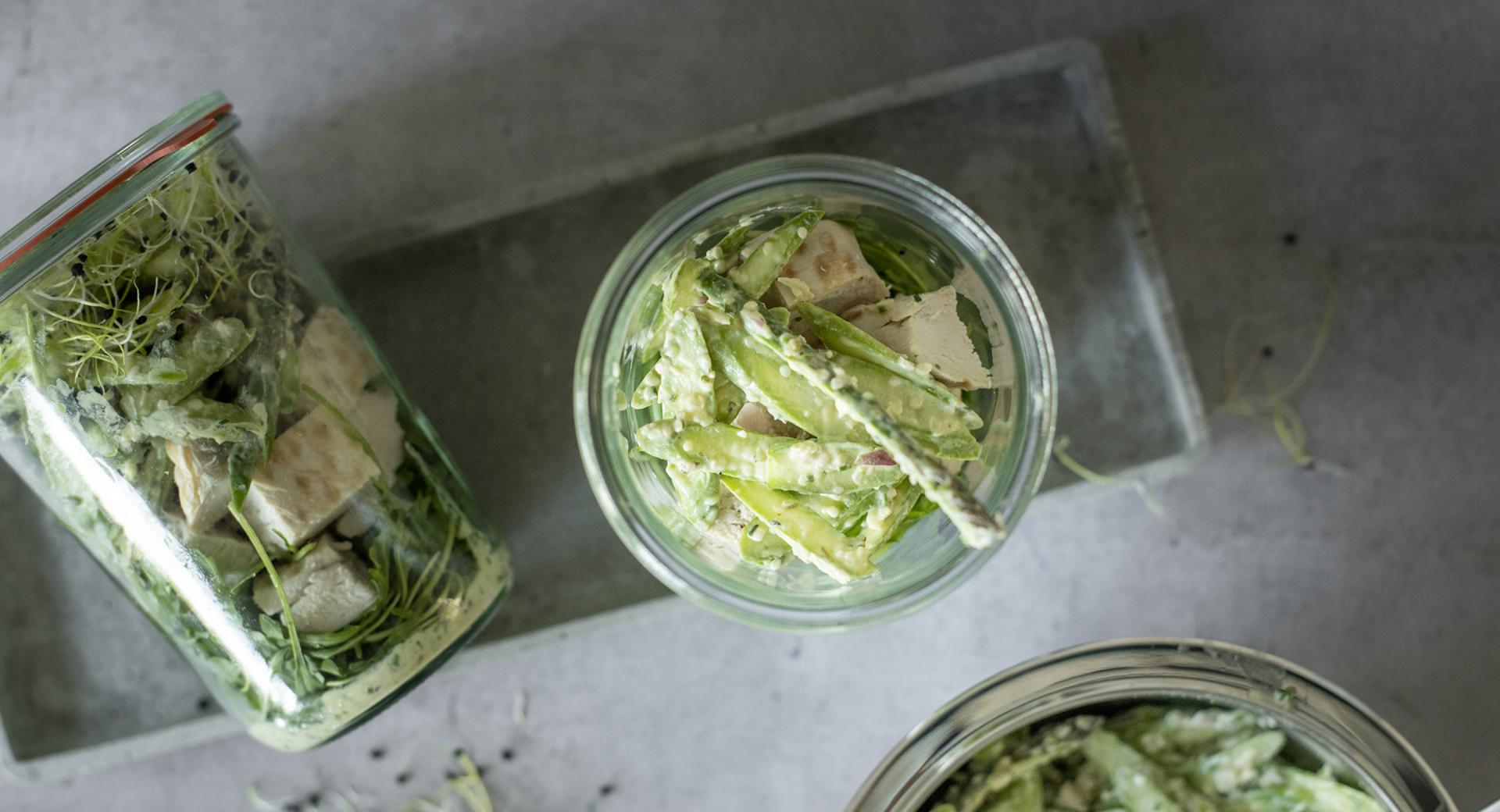 Roher Spargelsalat mit Hähnchen