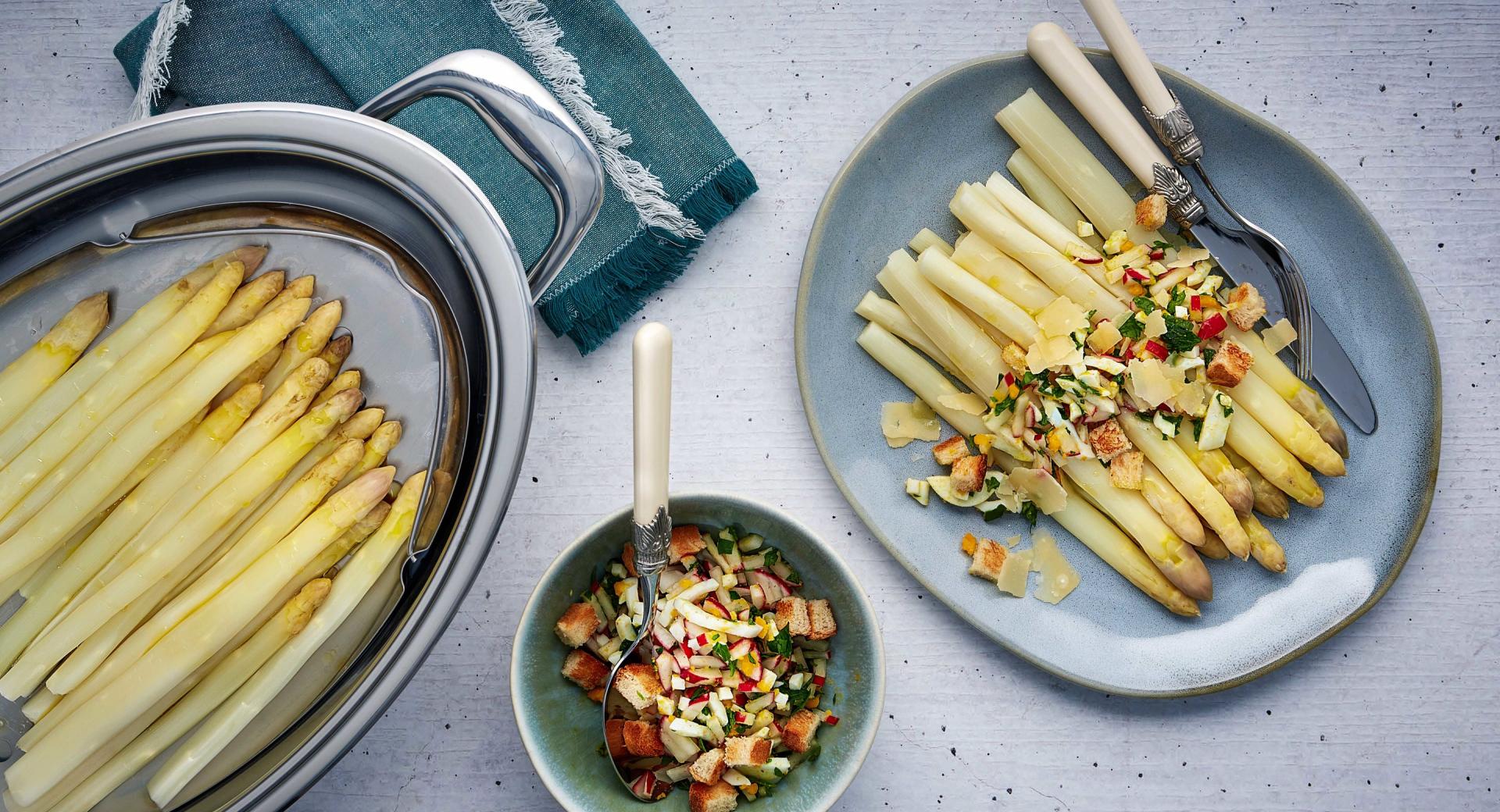 Spargel mit bunten Bröseln 