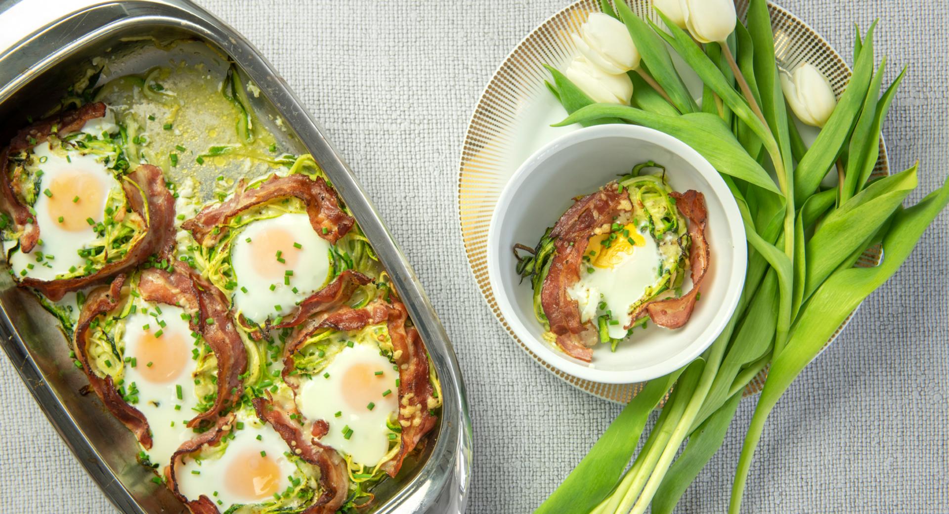 Zucchini-Nester mit Ei