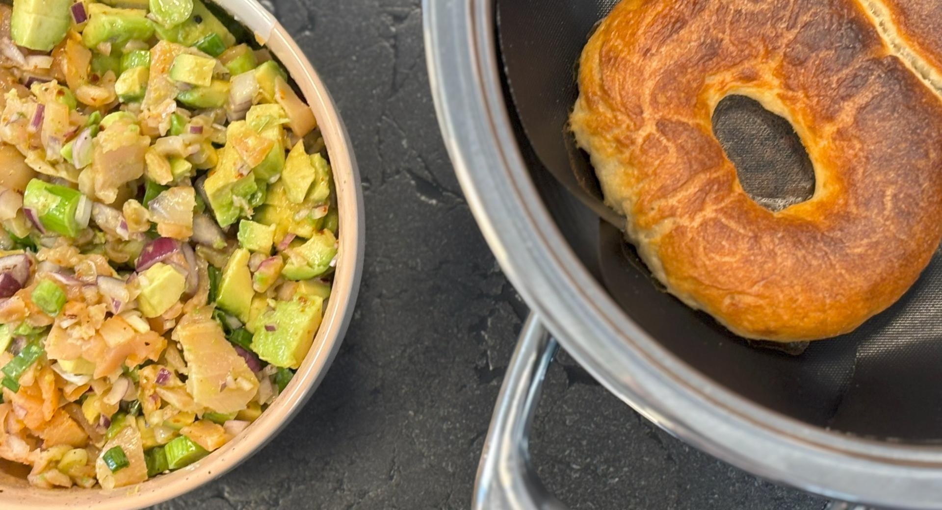 Bagels mit Avocado-Lachs-Tatar