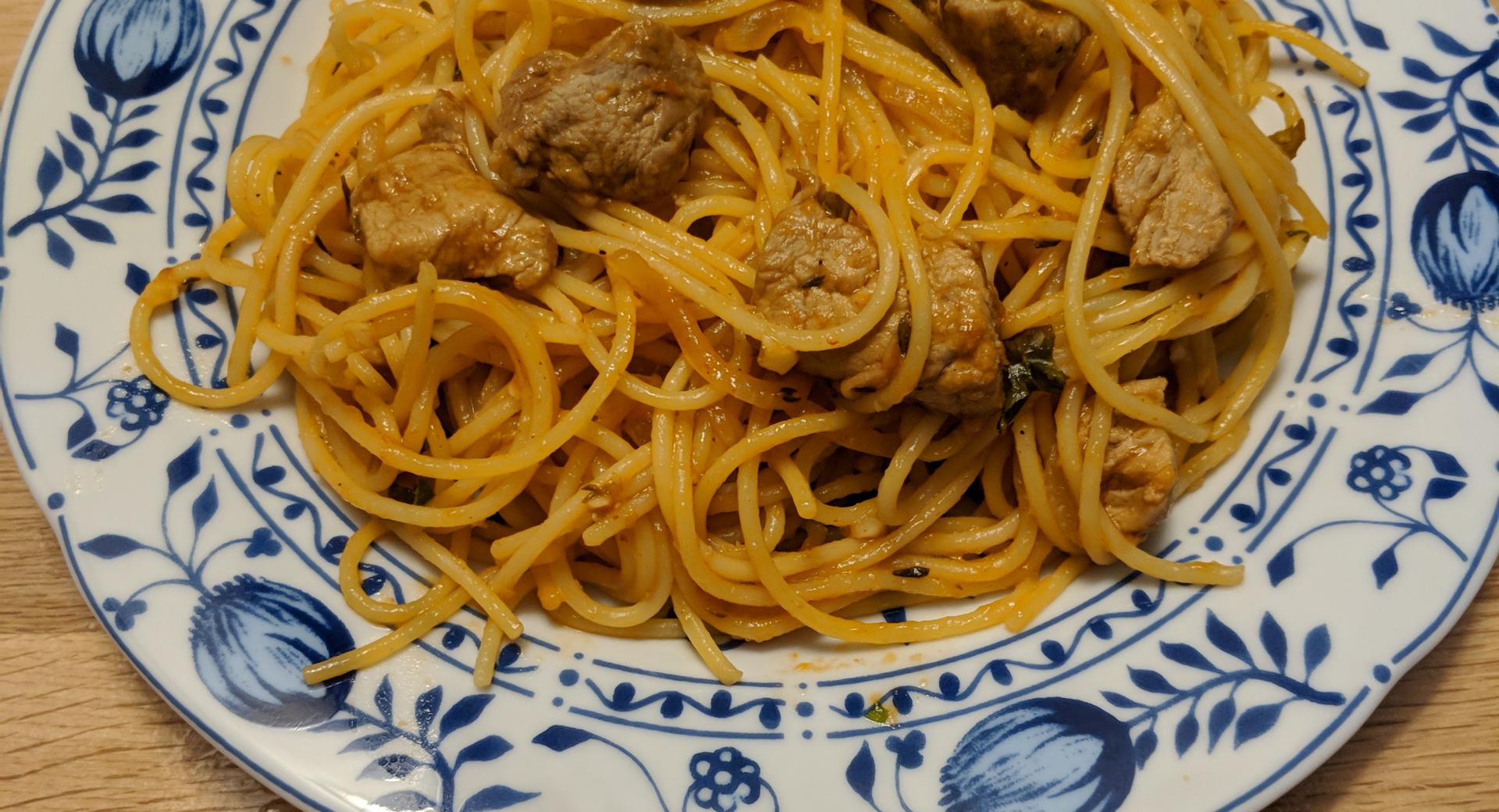 Knoblauch-Spaghetti mit Schweinefleisch