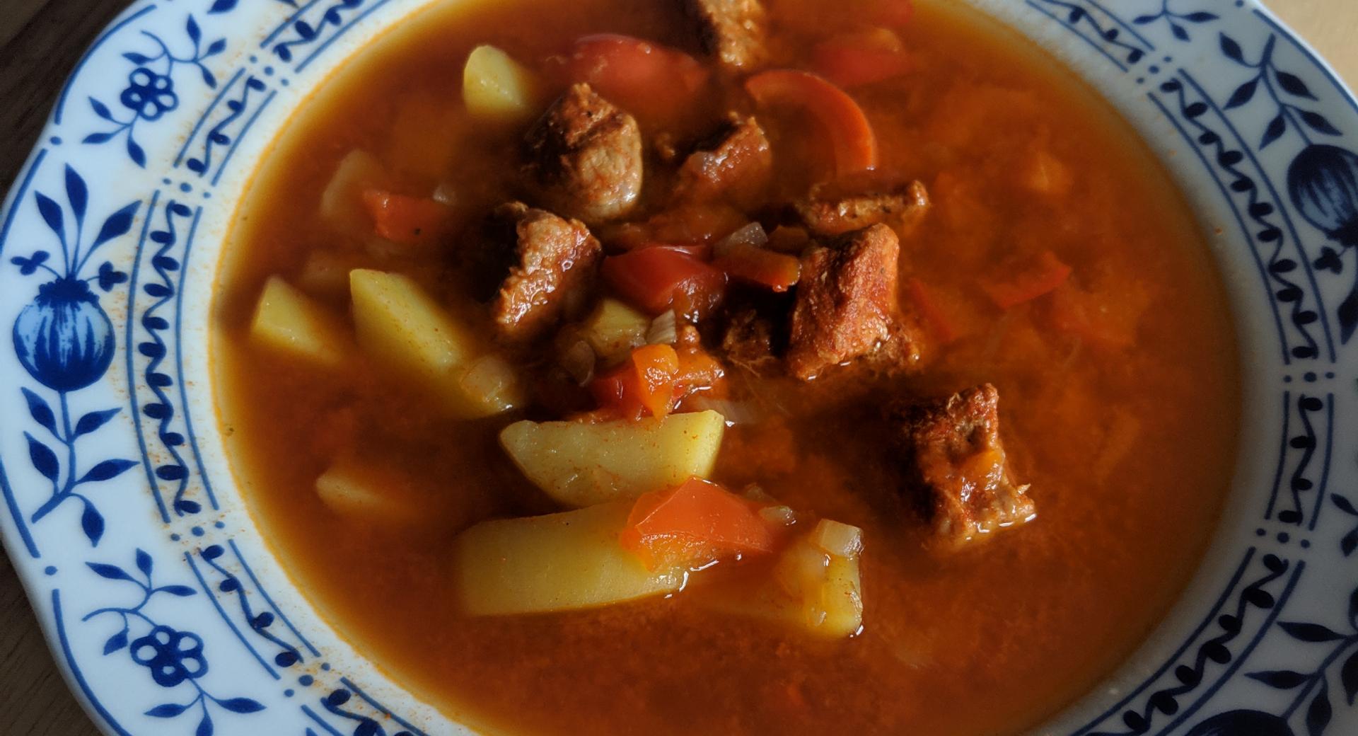 Einfaches Schweinegulschsuppe