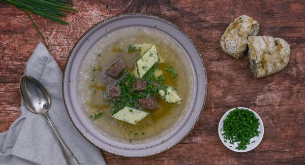 Rinderkraftbrühe mit Griessnocken