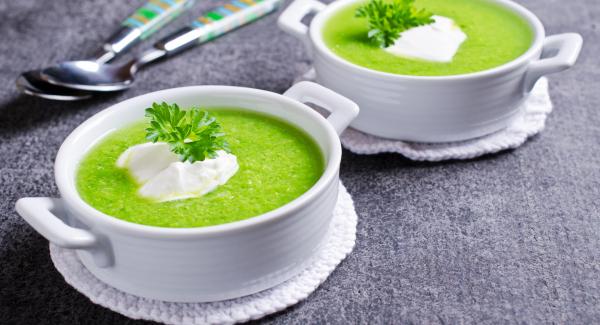 Zucchinicremesuppe mit Quarkklösschen