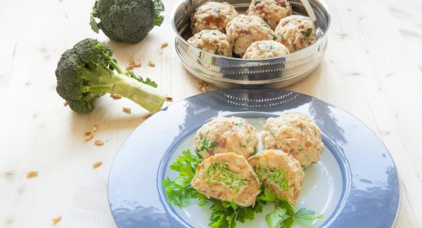 Semmelknödel mit Broccoli