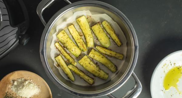 Gebackene Zucchinistreifen