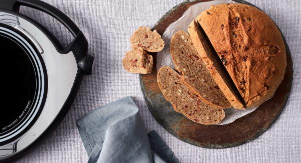 Tomaten-Nußbrot