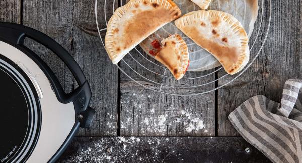 Gefüllte Teigtaschen (Panzerotti al forno)