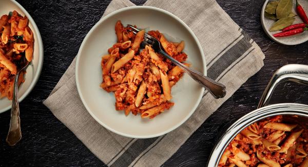 Penne mit Linsen-Bolognese