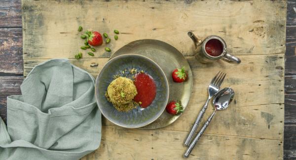 Grießknödel mit Pistazienbröseln