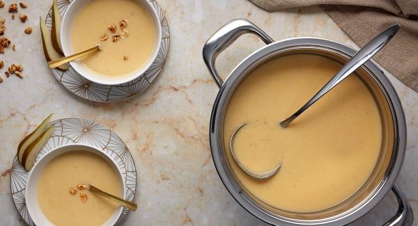 Pastinaken-Suppe mit Birne