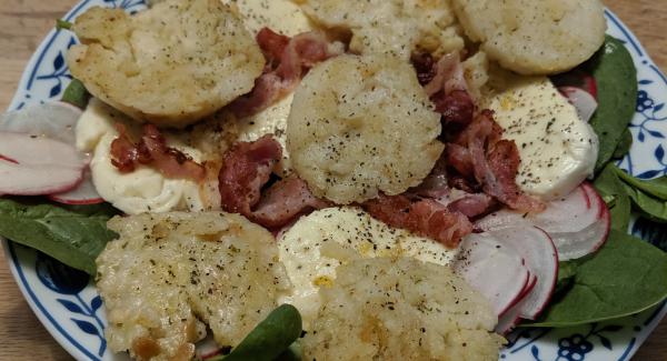 Gemüsesalat mit Bratknödel